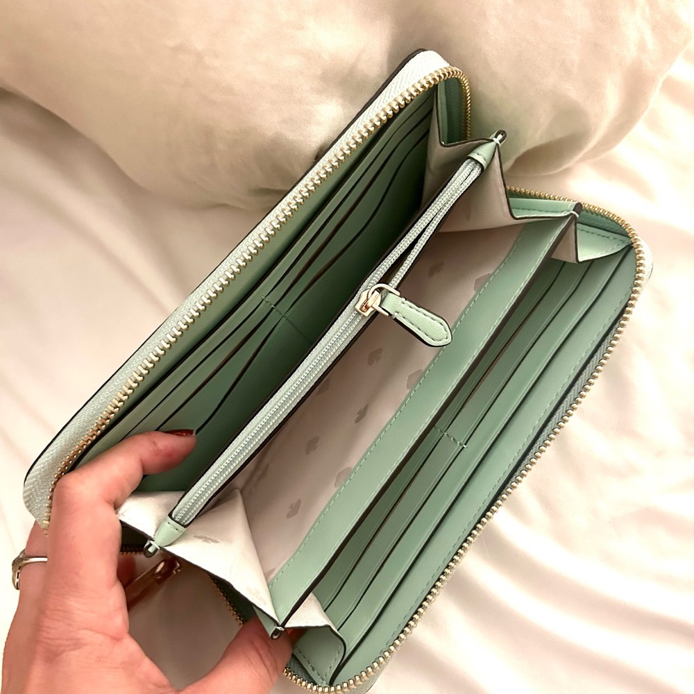 Kate Spade ♠️ Matching Wallet - Picture 3 of 3